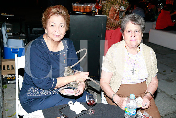 Enriqueta González y Angélica de Mena