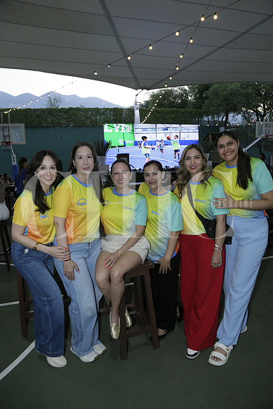 Carolina Pérez, Sara Ancira, Gaby Luna y Alva Amador, Brenda González y Alma Desire (2)