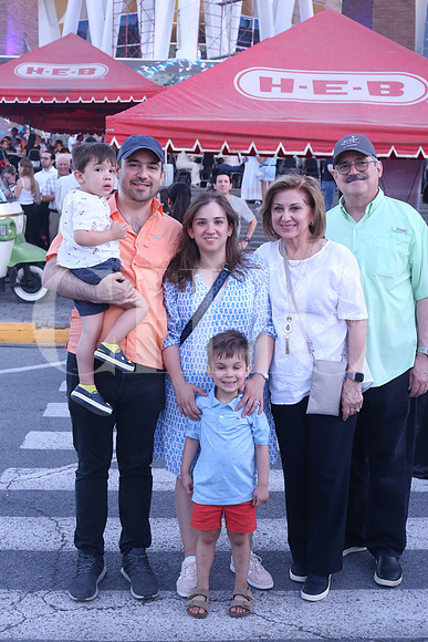 Eugenio de la Garza, Daniel de la Garza, Cristy Flores, Silvia Villarreal, Enrique de la Garza y Emilio de la Garza 1