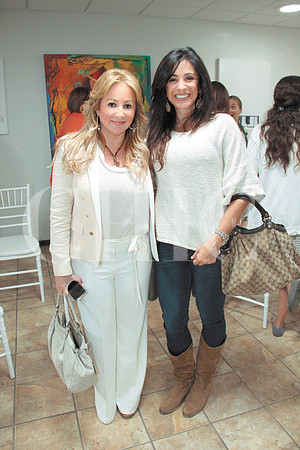 Marcela Ayala de González y Marcela Navarro