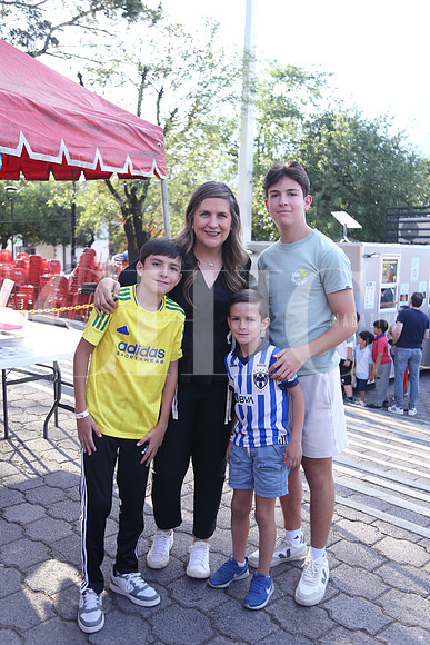 Santiago González, Erka Sánez, Pablo González y Diego González 0