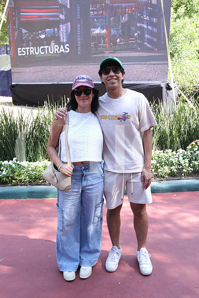 Regina Flores y Adrián Ramírez 0
