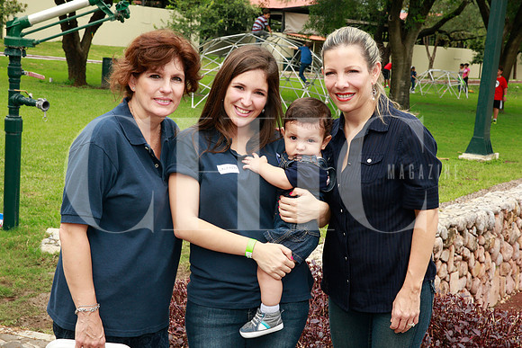 Ana Sol Elizondo de Villarreal, Valeria Villarreal, Rogelio Garza y Eloisa Villarreal de Molina (3)