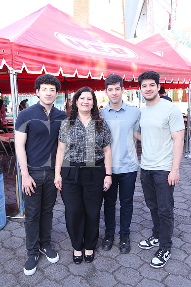 Julio César Zertuche, Claudia de la Cruz, José Zertuche y Juan Pablo Zertuche 0