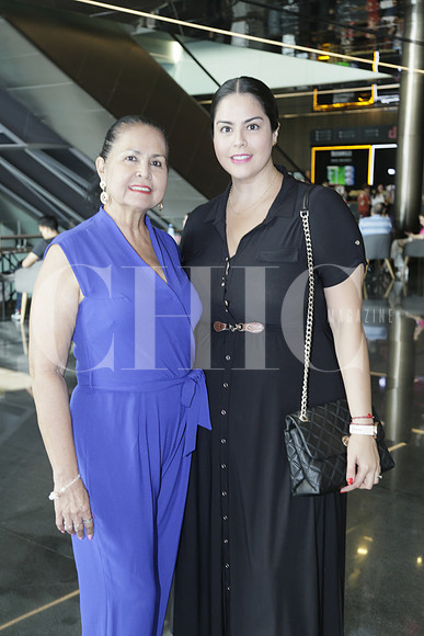 Triny Valencia de López y Sara López