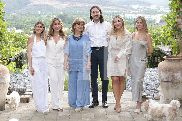 Roberta Chavez, Fabiola de Aguinaga, Delia del Castillo, Patricio Chavez, Fer Chavez y Sofia Chavez 5