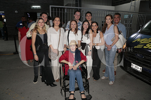 Pablo Nava, Susette Rodriguez, Rossana Jaramillo, Maria Paez, Adriana Gutierrez, Jose Millan, Mauricio Nava, Renata Nava, Cristina Guajardo, Alejandro Nava y Marisol Riviera 3