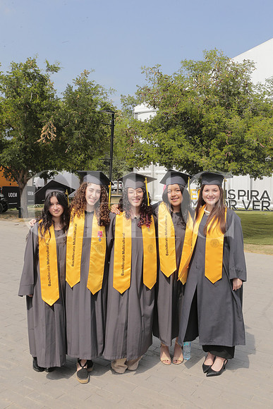 Naima Bujdud, Daniela Robles, Mariana Pozos, Sofia Gasparotto y Victoria Campos 3