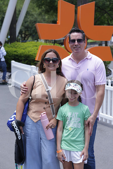 Viviana González, Sergio Uribe y Lucia Uribe 0