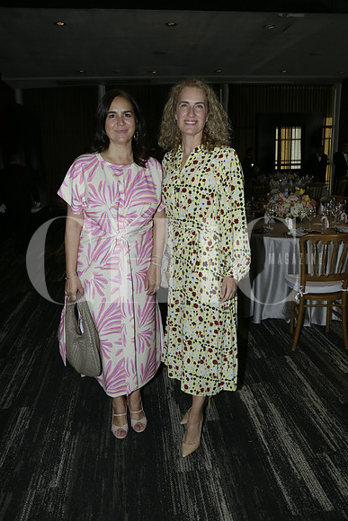 Finilú Morales de González y Lety Morales de Treviño (2)