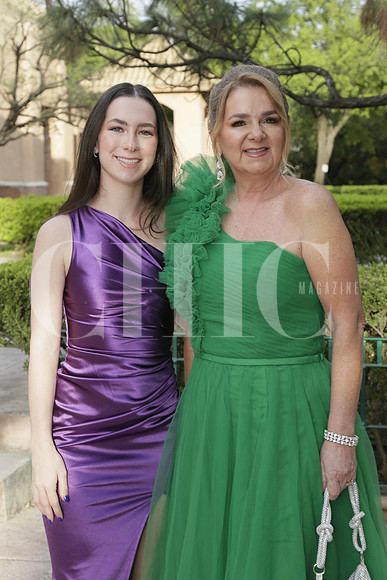Paulina Garza y Luly Ramírez de Garza