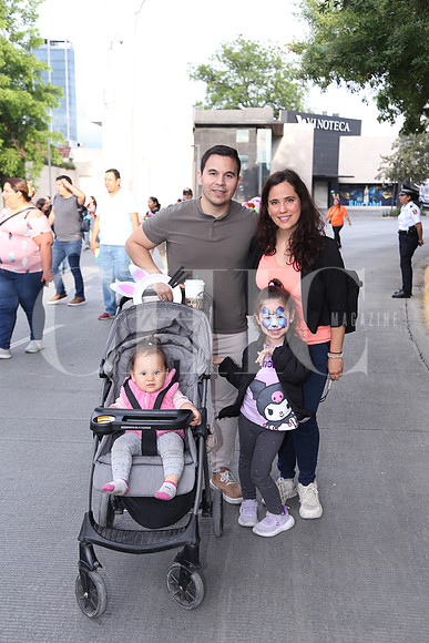 Abraham López, Maricarmen Pérez, Chiara López y Belen López 0