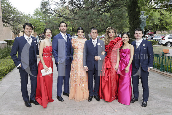 Adrián Serna, Andrea Grauzaf, Eugenio González y Marifer Serna, Alejandro Serna, Rosy Garza de Serna, Alicia Martínez y Andres Serna