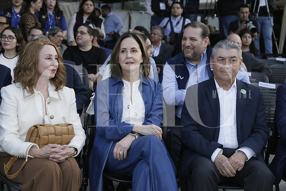 Carmén Junco de garza T, Eva Garza Laguera de Fernández y José Antonio Fernández (2)