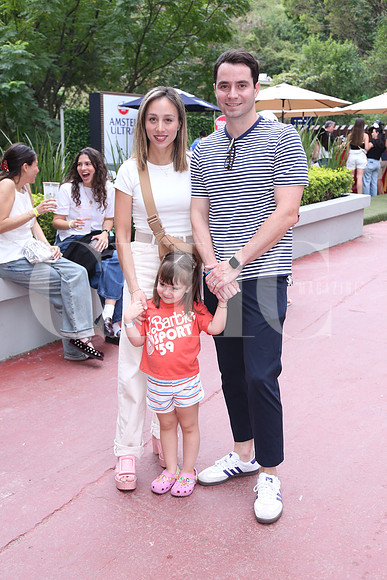 Ana Murguia, Jorge Alvarez Ureña y Aria Alvarez 1