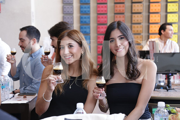 Catalina de la Maza y Regina Echeverria 1