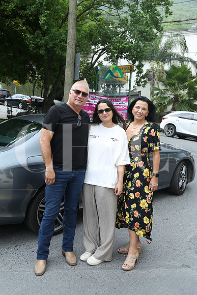 Gustavo Morton, Isabela Morton y Mónica Galván de Morton 2