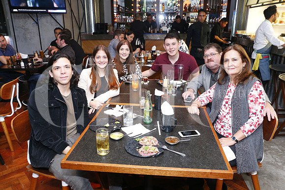 José Christen, Karla Leal, Sonia Leal, Roberto Cadena, Jorge Leal y Sonia de Leal (1)