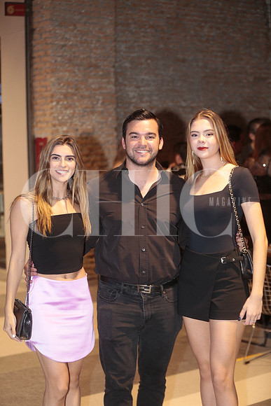 Nallely Colyer, Mando Guerra y Vivi Colyer 1