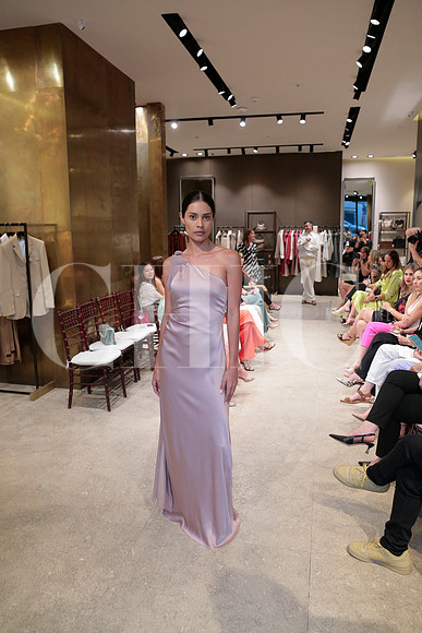 Modelos de Rafa Zuñiga vistiendo Max Mara 190