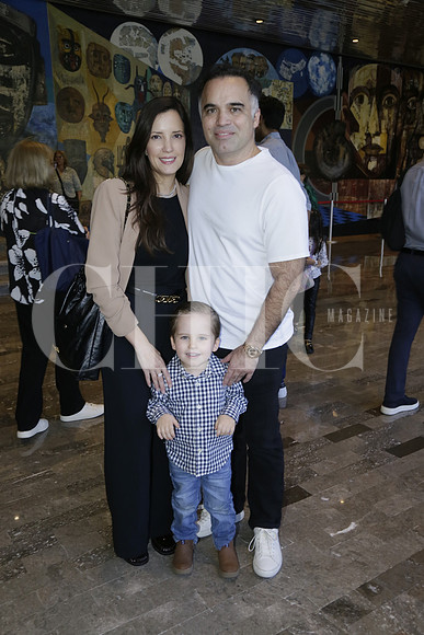 Carla Ibarra de Martínez, César Martínez y Aarón Martínez