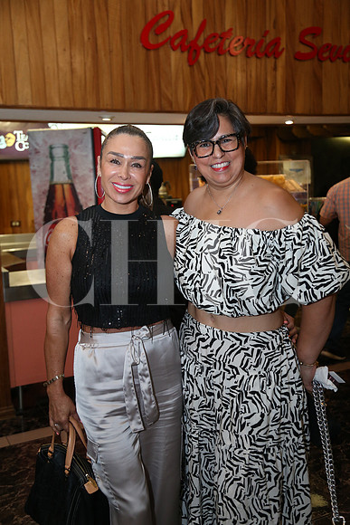 Amalia de León y Claudia Chávez 0