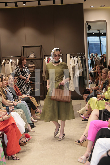 Modelos de Rafa Zuñiga vistiendo Max Mara 47