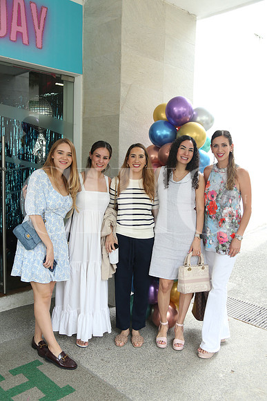Ana Maria Abad, Mónica Cantú, Mariel García, Paulina Elizondo y Marines Chapa