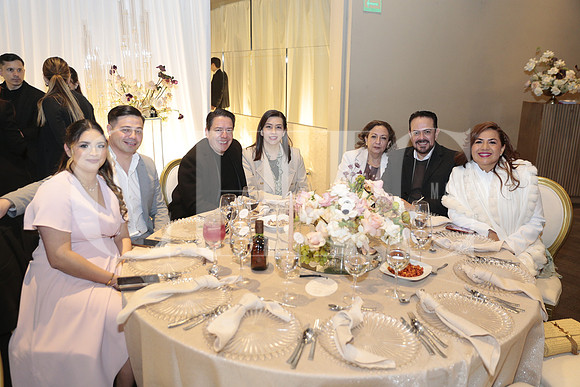 Monse Carrillo, Angel De Lira, Santiago Sosa, Alejandra Avalos, Mayra Garcia, Julio Garcia y Sandy Valladares 3