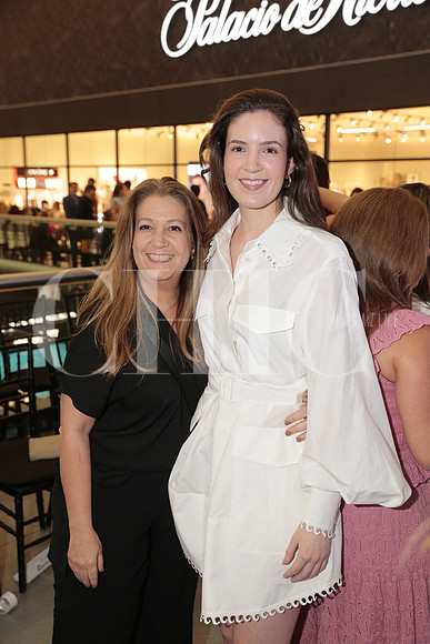 Lydia Perez y Gretta Warnholtz 1