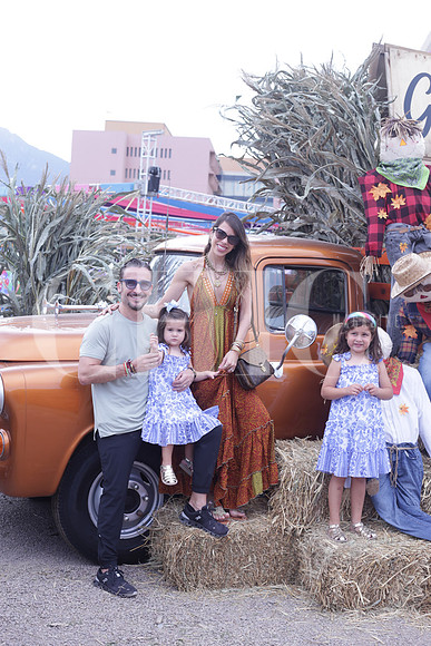 Carlos Berard, Erika Arcaute de Berard, Anika Berard y Charlotte Berard 1