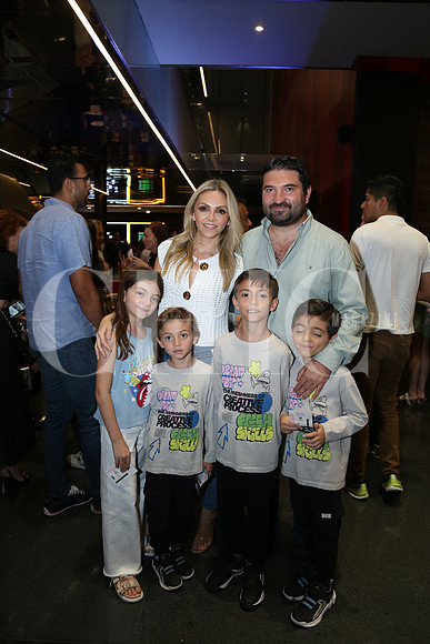 Marcela de Flores, Oscar Flores, Monse Flores, Mauricio Flores, Santiago Flores y Oscar Flores 0