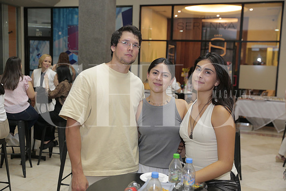 Francisco Gonzalez, Emilia Montes y Maria Jose Montes 4