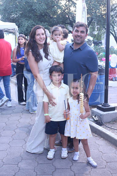 Valeria Guajardo, Raquel Clariond, David Clariond, Valeria Clariond y David Clariond 0