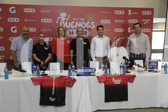 Fernando Galindo, Arturo González, Elke González, Luis Enrique Montenegro, Daniel Garza, Ana Jaramillo y Diego Ochoa