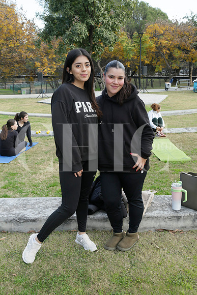 Paty Díaz y Almndra López (2)