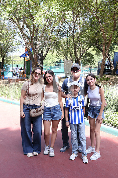 Cristina Cardenas, Ana Lucia Garcia, Miguel Garcia, Miguel Garcia y Andrea Garcia1