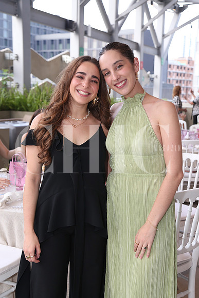 Paloma Llaguno y Zabrina Martínez 1