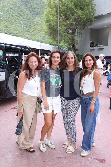 Cecila Cantú, Olinda Díaz de Ochoa, Elizabeth Villarreal y Ale Manautou 0