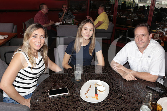 Angeles Treviño, Alana Veiga y Cesareo Veiga 3
