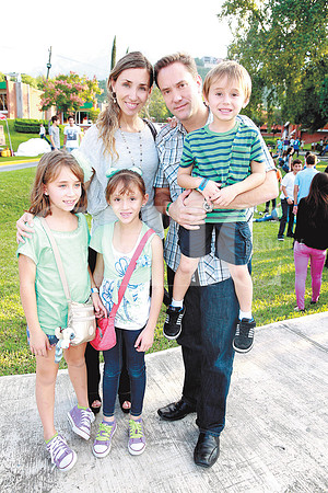 Loreta Veiga, Alana Veiga, Cesareo Veiga Jr., Angeles Veiga y Cesareo Veiga