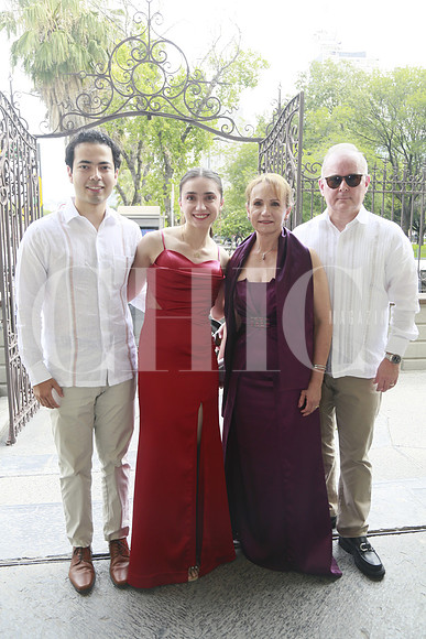 Josué Martínez, Marcela Martínez, Myriam de Martínez y Jesus Martínez (3)