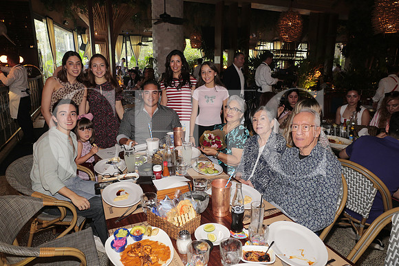 Daniela Jimenez, Clarissa Blancas, David Blancas, Marian Blancas, Liliana Blancas, Silvia Blancas, Clarissa Jimenez, Lily Jimenez y Rafael Jimenez 2