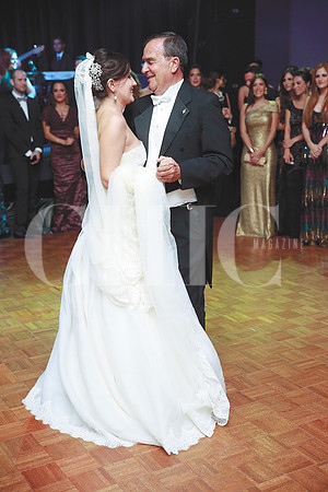Lore Canales bailando con su padre