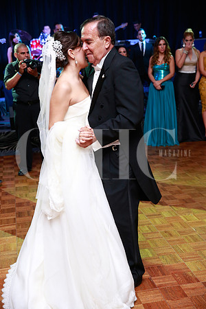 Lore Canales bailando con su padre