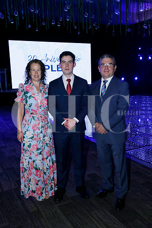 Ana Verónica Martínez de González, Luis González y Luis Manuel González (2)