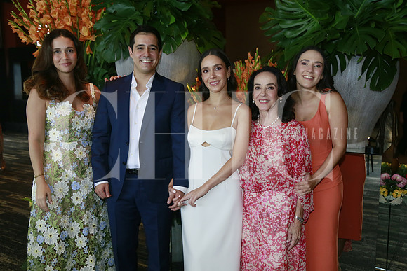 Isa Guajardo, Oscar Villarreal, Sofia Guajardo, Regina Guajardo y María Isabel Villarreal de Guajardo (2)