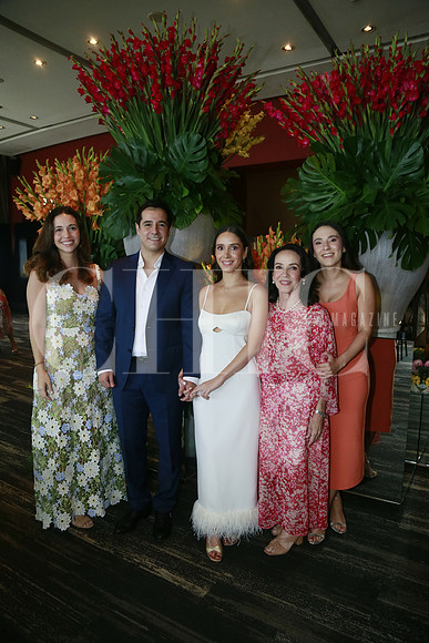 Isa Guajardo, Oscar Villarreal, Sofia Guajardo, Regina Guajardo y María Isabel Villarreal de Guajardo (3)