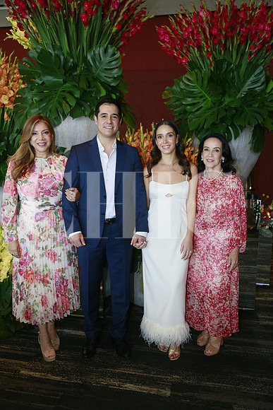 Tere Rojas de Villarreal, Oscar Villarreal, Sofia Guajardo e Isabel Villarreal (4)