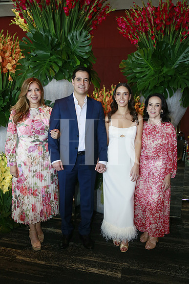 Tere Rojas de Villarreal, Oscar Villarreal, Sofia Guajardo e Isabel Villarreal (3)